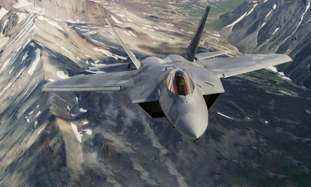 F-22: «Μυστήριο» με scramble των stealth μαχητικών για άγνωστο «στόχο»